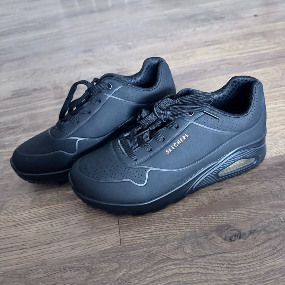 Skechers Black Sneakers with Supportive Midsole and Lace-Up Design